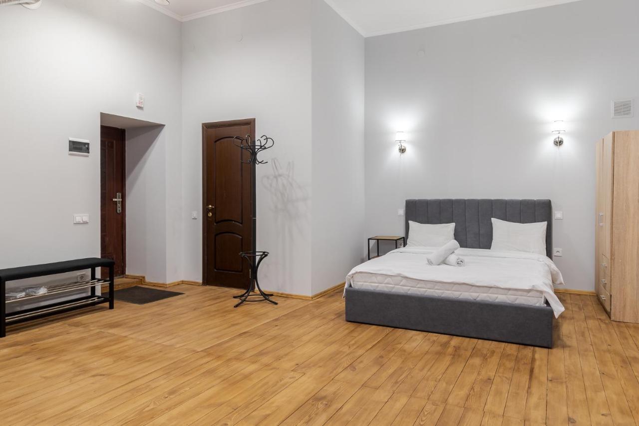 Apartment On Stavropihiiska Street 3 리비프 외부 사진