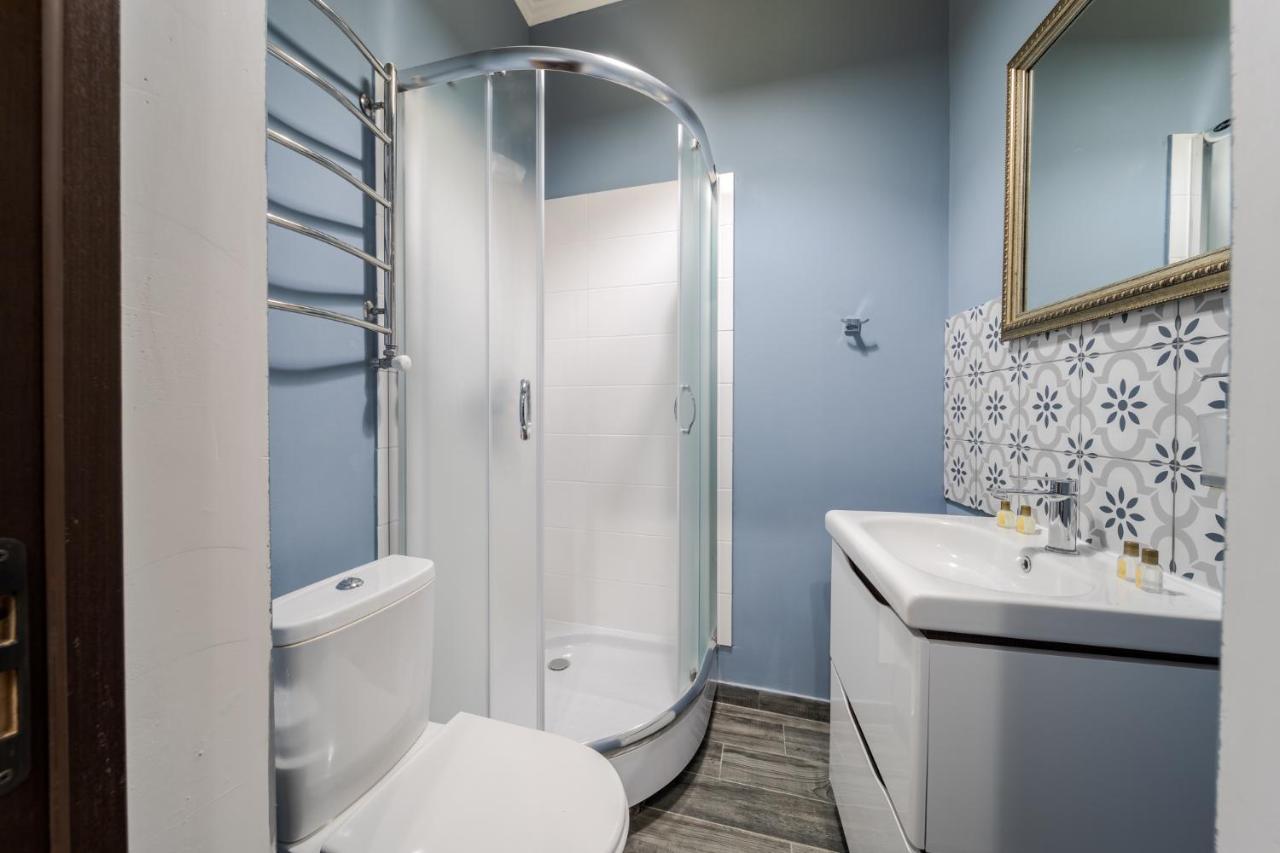 Apartment On Stavropihiiska Street 3 리비프 외부 사진