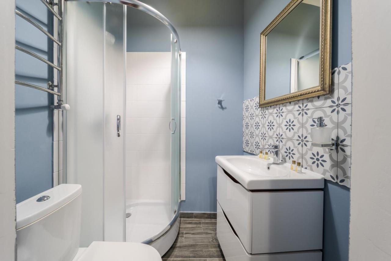 Apartment On Stavropihiiska Street 3 리비프 외부 사진