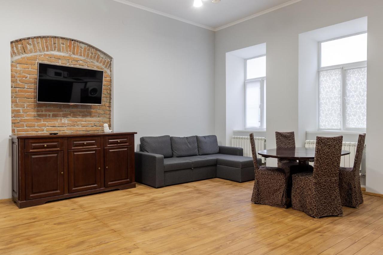 Apartment On Stavropihiiska Street 3 리비프 외부 사진