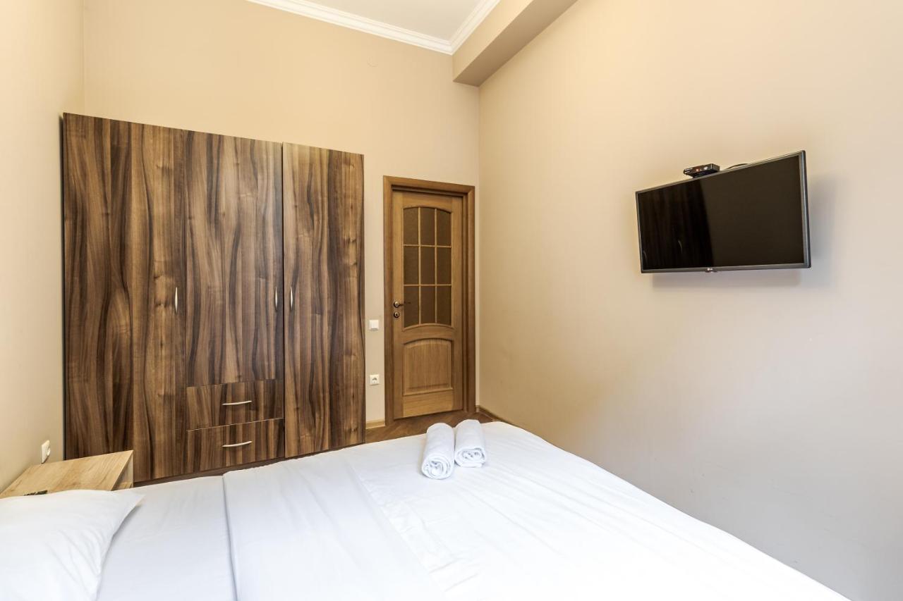 Apartment On Stavropihiiska Street 3 리비프 외부 사진