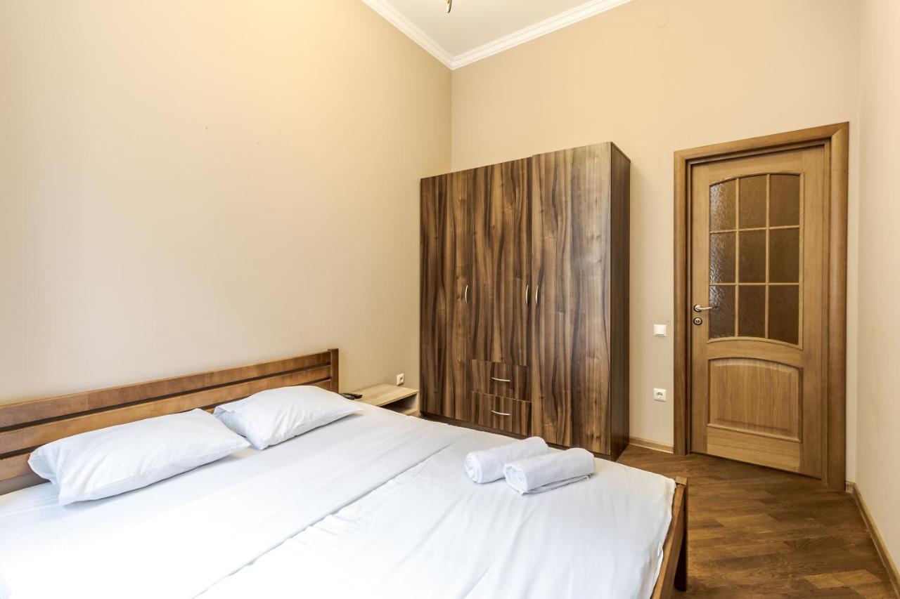 Apartment On Stavropihiiska Street 3 리비프 외부 사진
